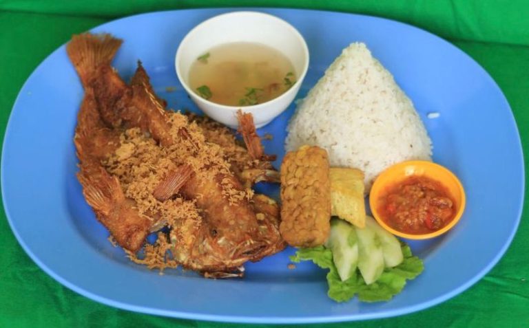 Sensasi Gurih Renyah Pengalaman Menikmati Ikan Goreng Ala Kaki Lima Yang Tak Terlupakan